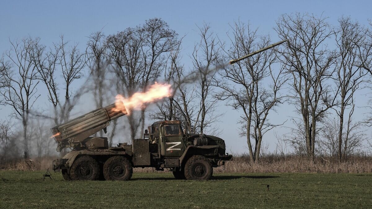    Ракетная система залпового огня "Град" Вооруженных сил РФ, задействованная в специальной военной операции на Запорожском направлении© РИА Новости / Константин Михальчевский