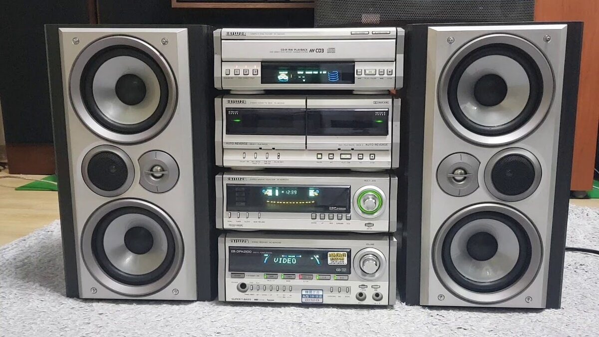 Музыкальный центр ушедшей эпохи