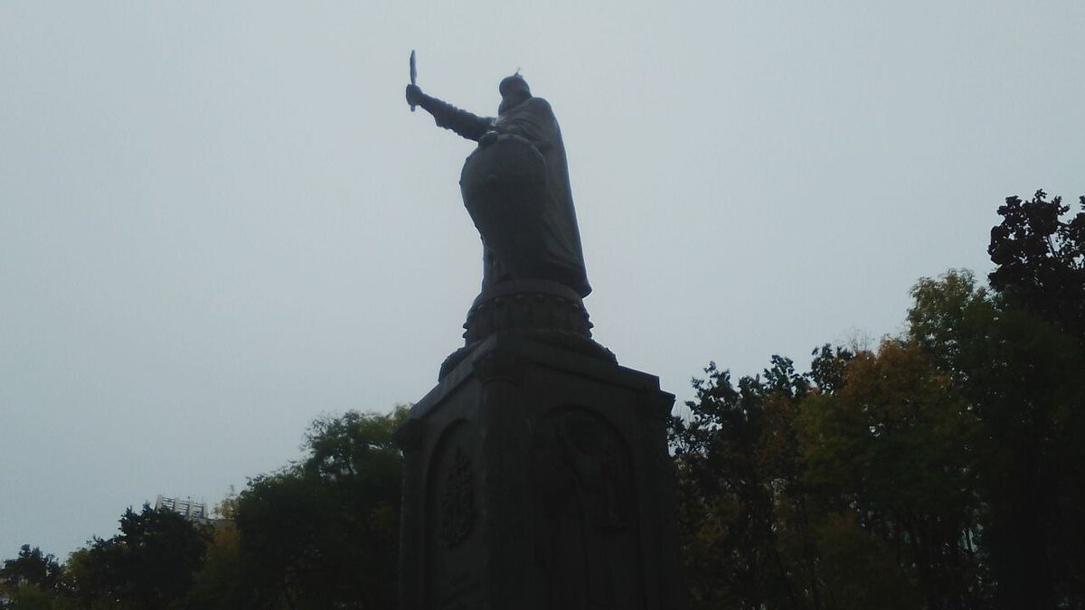 Памятник Князю Владимиру в Белгороде. Фото авторское