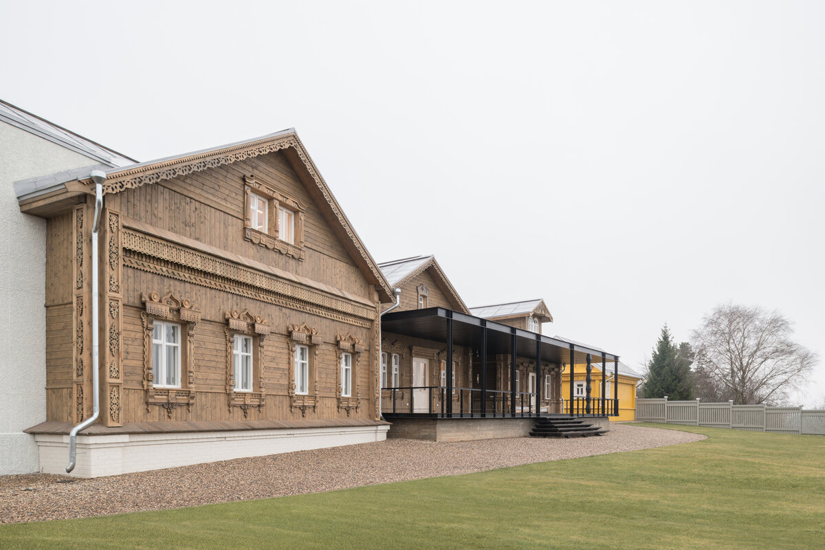 Архитекторы: FORM бюро 
Площадь: 500 м2
Год: 2019
Фотографии: Юрий Пальмин
Ведущие архитекторы : Ольга Трейвас, Вера Один и Полина Ненашева
Команда дизайнеров: Алина Ярошенко, Константин Бичурин, Ольга Трейвас, Вера Один, Полина Ненашева, Идрис Сулиман, Михаил Шишин, Елизавета Шишина, Сергей Силков
Город : Суздаль
Страна : Россия
фото: archdaily.com