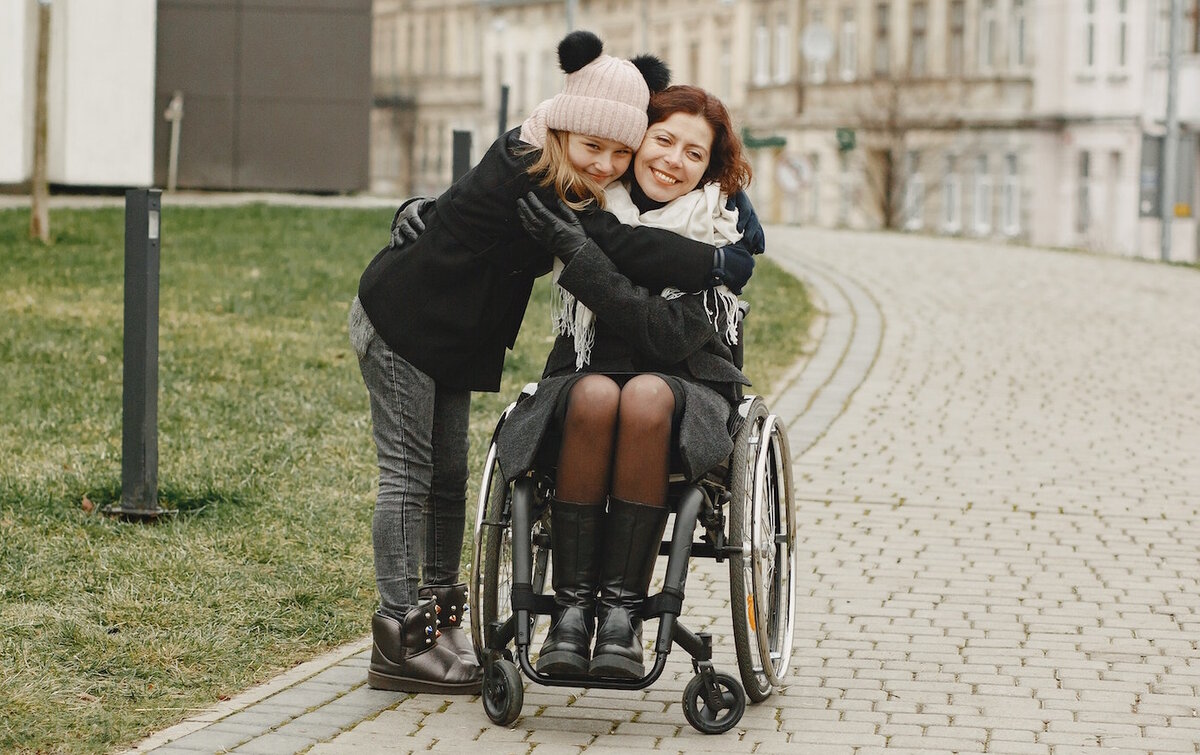 В среднем в мире насчитывается около 15% людей с инвалидностью. В России человек, получивший любую группу инвалидности, может рассчитывать на один из двух видов пенсий: страховую или социальную.-2
