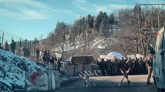 Блокада Лачинского коридора. В результате государственного терроризма Азербайджана 120-тысячное население Нагорного Карабаха, из которых больше 30 тысяч – дети оказались заложниками. В Арцахе сейчас приближается гуманитарная катастрофа. - (Фото из открытых источников сети Интернета)