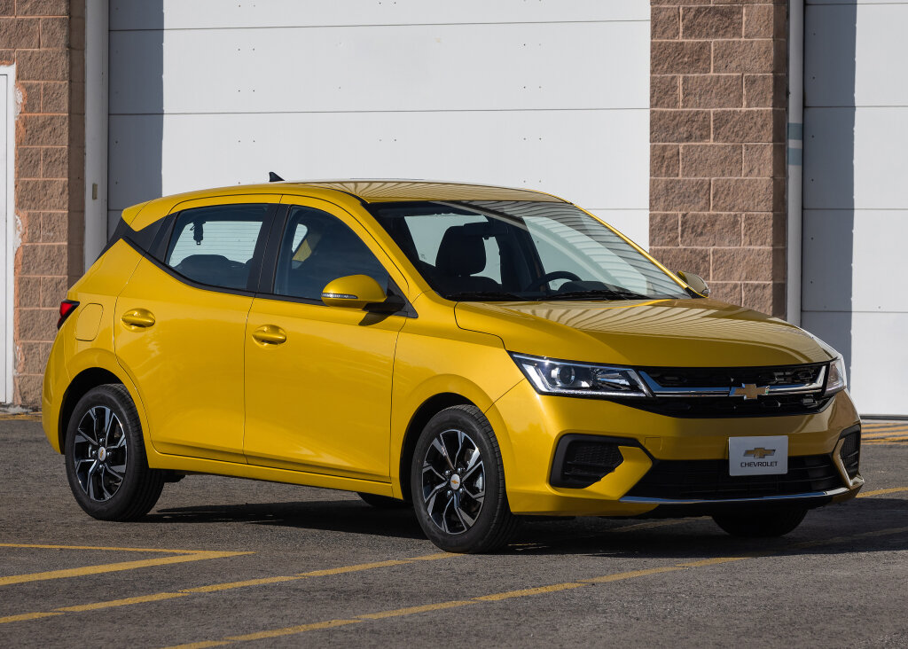 Chevrolet Aveo третьего поколения в кузове хэтчбэк. Источник фото: https://naavtotrasse.ru/chevrolet/chevrolet-obnovil-deshevyj-sedan-aveo.html