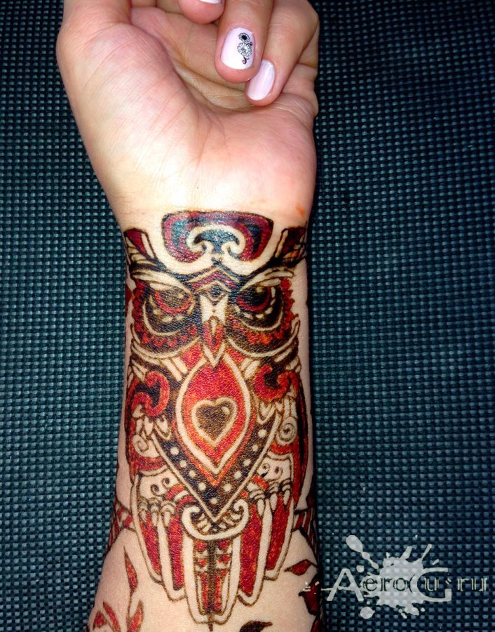 Мехенди хной, рисунок Совы