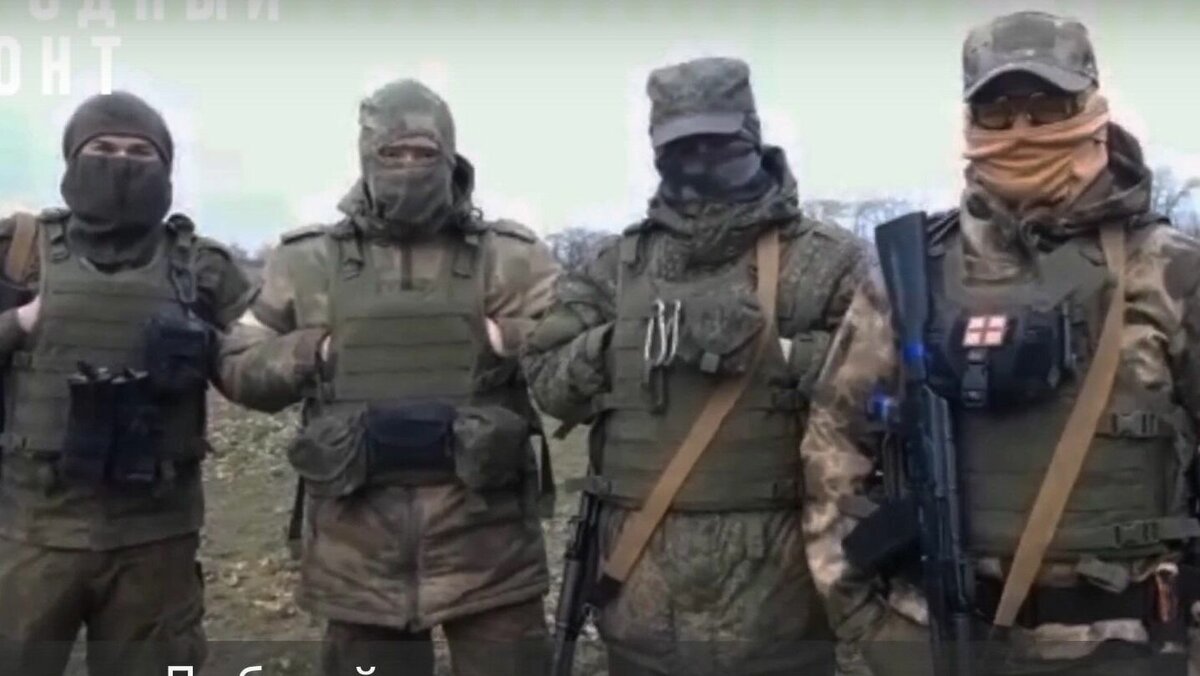     Участники военной спецоперации передали жителям Удмуртии видеопривет и поблагодарили за гуманитарную помощь.