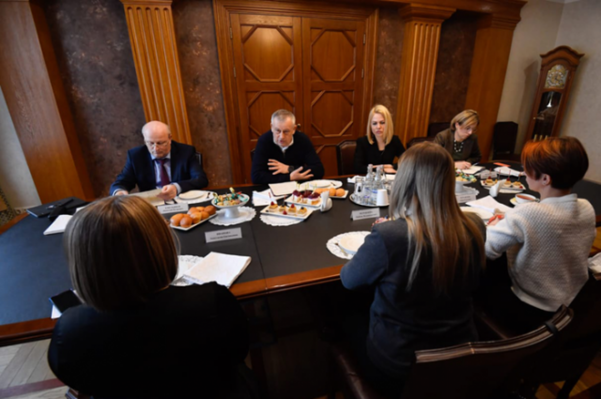    В Ленобласти усилят меры поддержки семьям, потерявших родственников в СВО