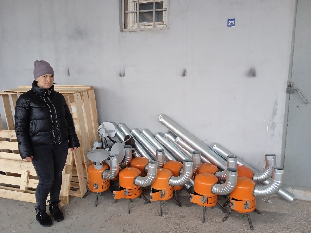    Волонтеры Оренбургской области отправили нашим бойцам на передовую 200 блиндажных свечей Кристина Просвиркина