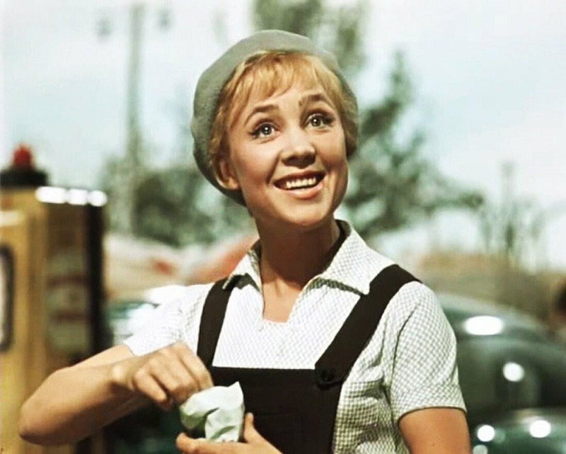 Людмила из фильма "Королева бензоколонки"