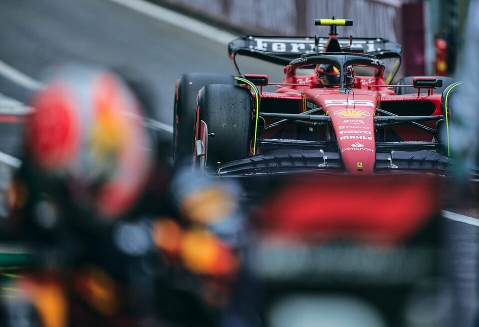    Карлос Сайнс: Мне не хватило скорости для борьбы с ПересомFerrari