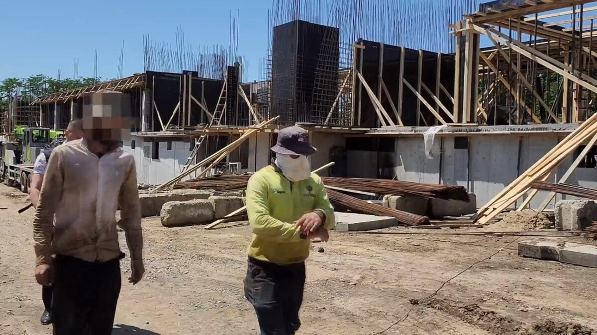     В Ставропольском крае во время рейдов задержали более 50 иностранцев, которые незаконно находятся в России, сообщили в региональном УМВД.