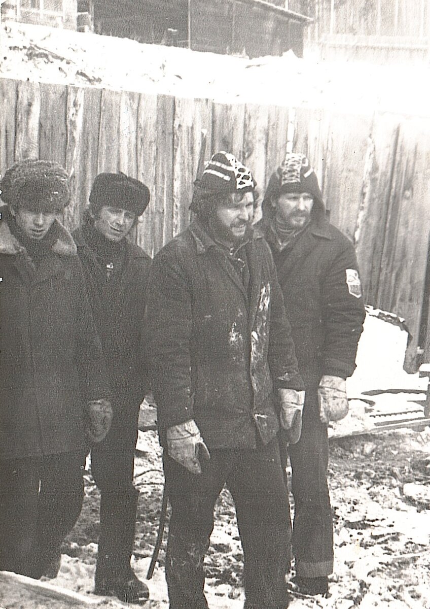 На базе Мостоотряда №102. Тогда Александр был бригадиром