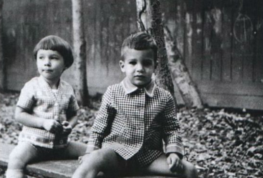 маленький  Ургант и его подружка 