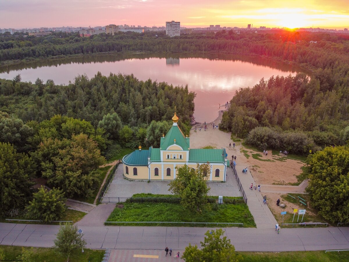 Церковь на белом озере