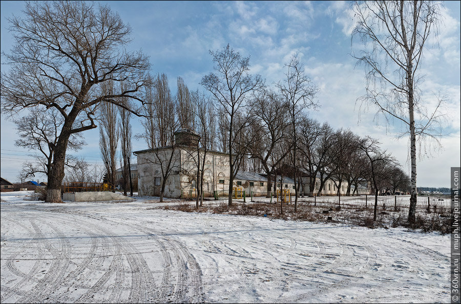 Заводские "корпуса". Здесь и далее фото автора