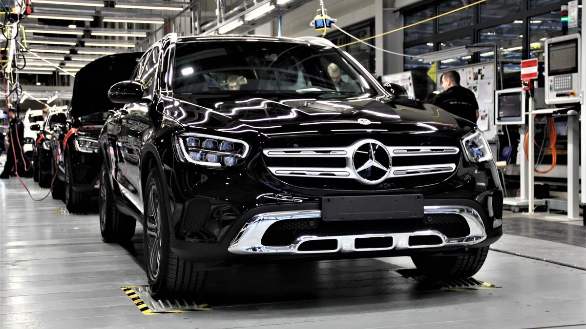 Конвейер российского завода Mercedes-Benz