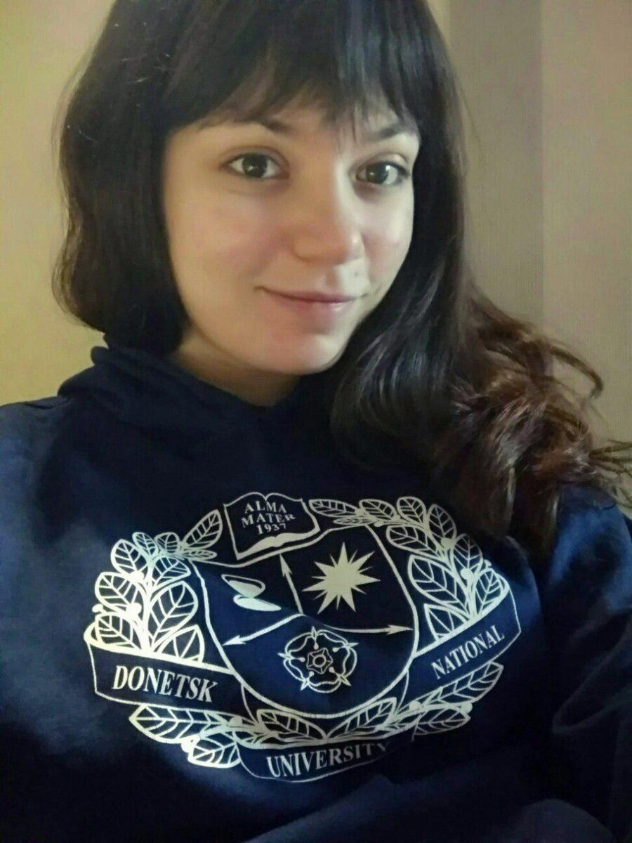 По фото можно догадаться где я влюбилась в язык и переводы :)