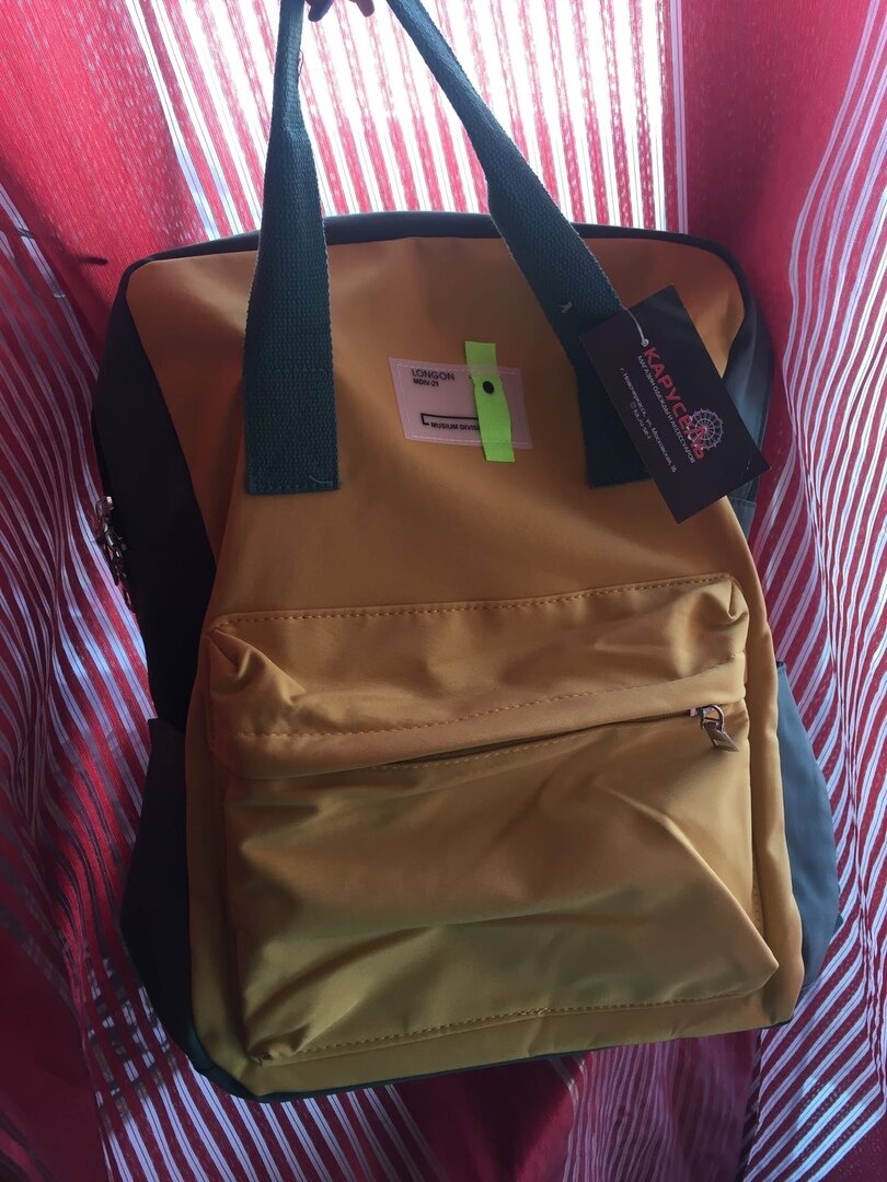 Портфель 800 руб. .Брала в небольшом магазинчике, качество 8из10.