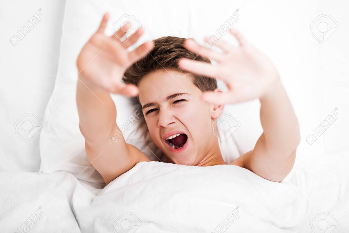 https://www.123rf.com/photo_134769168_happy-handsome-yawning-child-boy-lying-bed-and-resting-before-morning-awake-after-night-sleep.html