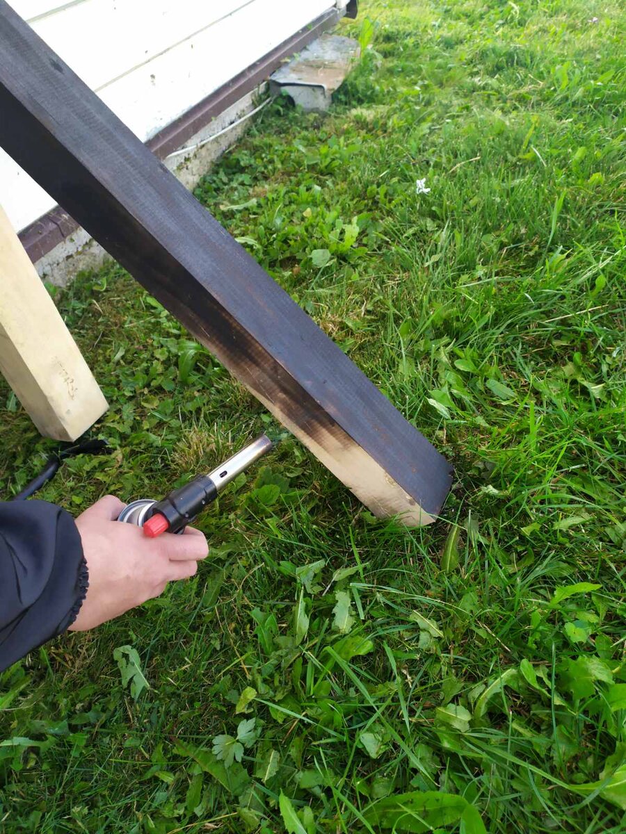 Сами бруски обжигаем капитально, а щиты до появления рисунка