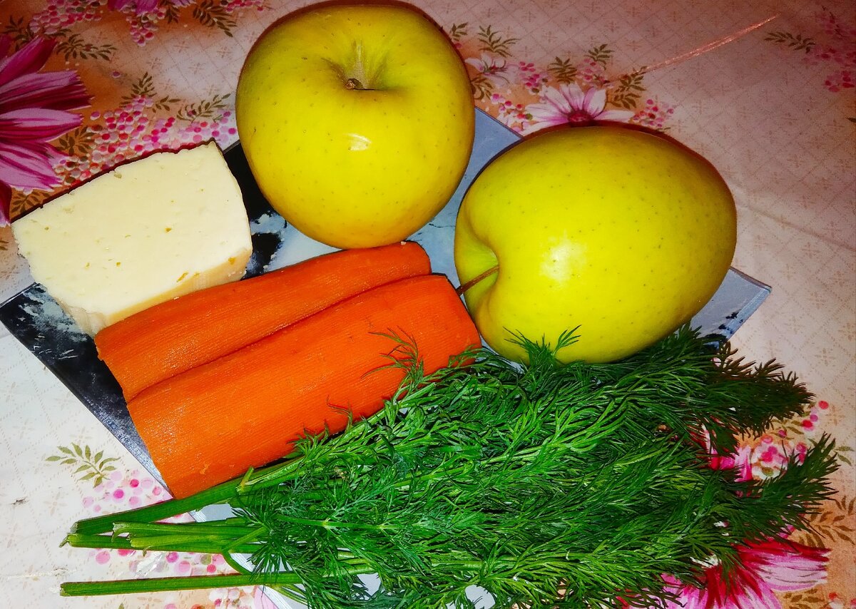 Продукты для яблочного салата.