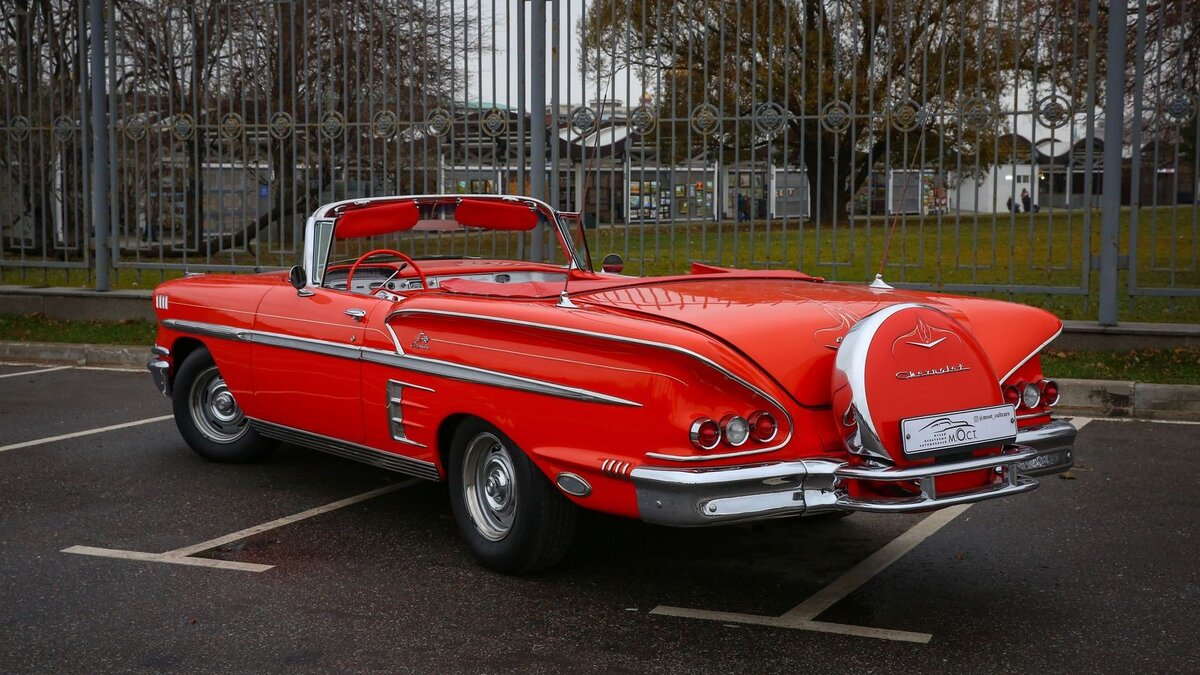 1965ChevroletImpala красная