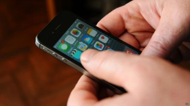 Правообладатель иллюстрацииPAImage captionЗадумывались ли вы, сколько вы сообщаете о себе разным программам и сервисам?