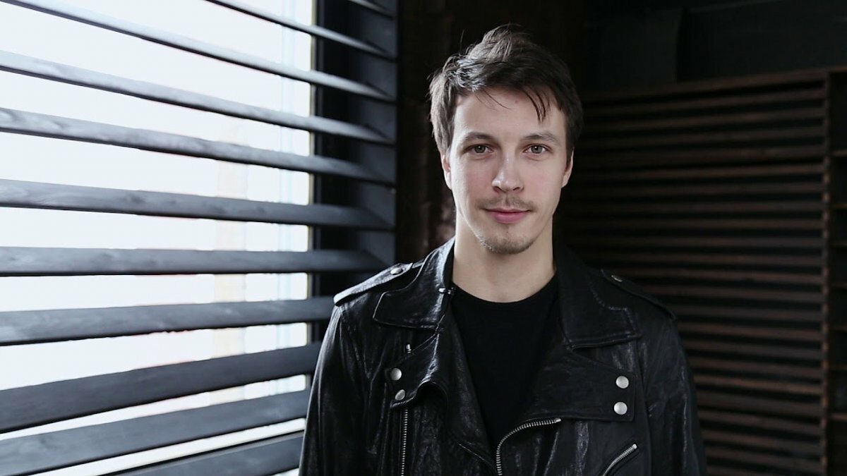 Как живет молодой актер Денис Васильев, кто его жена и роль, которая ...