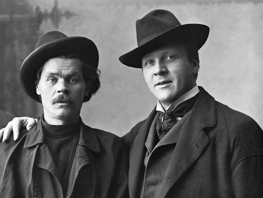 Слева Максим Горький, справа Федор Шаляпин