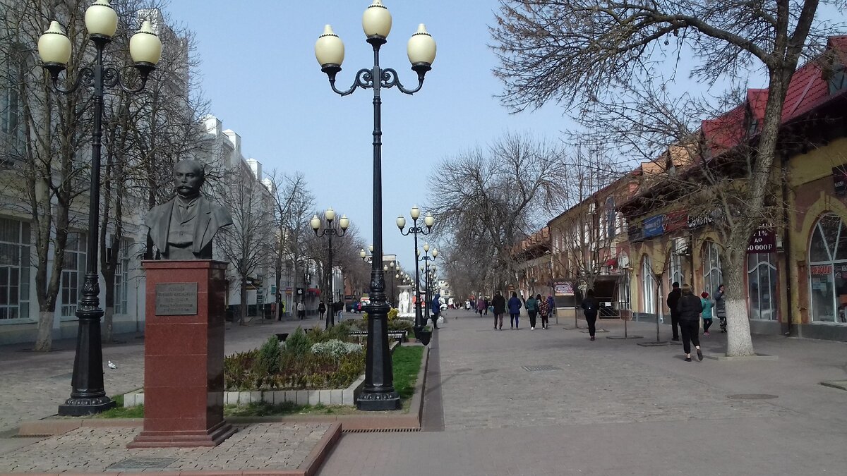 Ейск в декабре. Ейский Арбат. Ейск Арбат улица. Ейский Арбат фото.