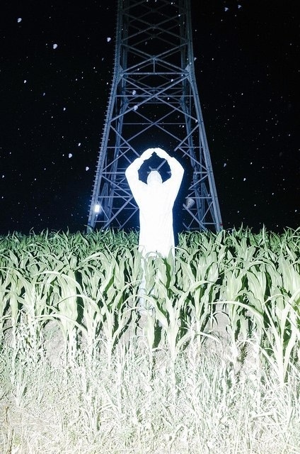 Человек - что-то среднее между тремя людьми, с которыми он контактирует, но как же быть, если он взаимодействует только со злобой? 