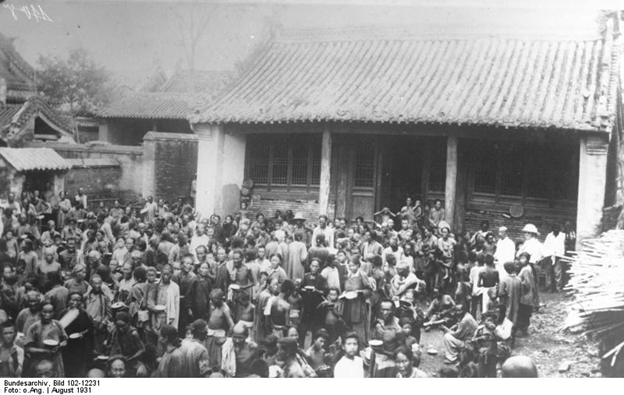 Жертвы наводнения в Центральном Китае, 1931 г. Источник: https://china-underground.com/wp-content/uploads/2016/09/1931_China_Floods.jpg