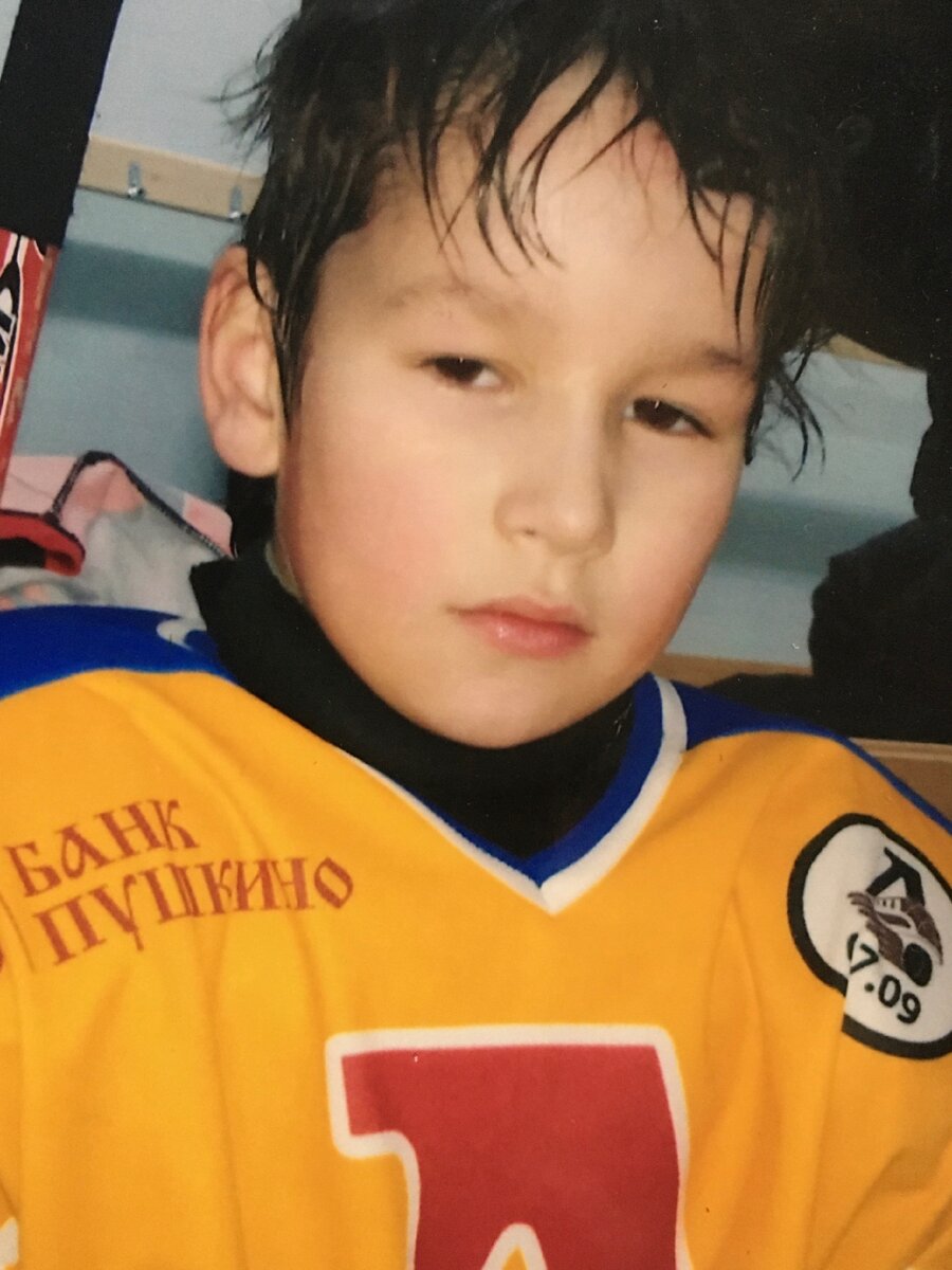 Многие  родители задаются вопросом- каким видом спорта заниматься их ребёнку. Если город крупный, и есть хоккейный клуб, то задумываются о том, отдавать ли им ребёнка в хоккей. 

