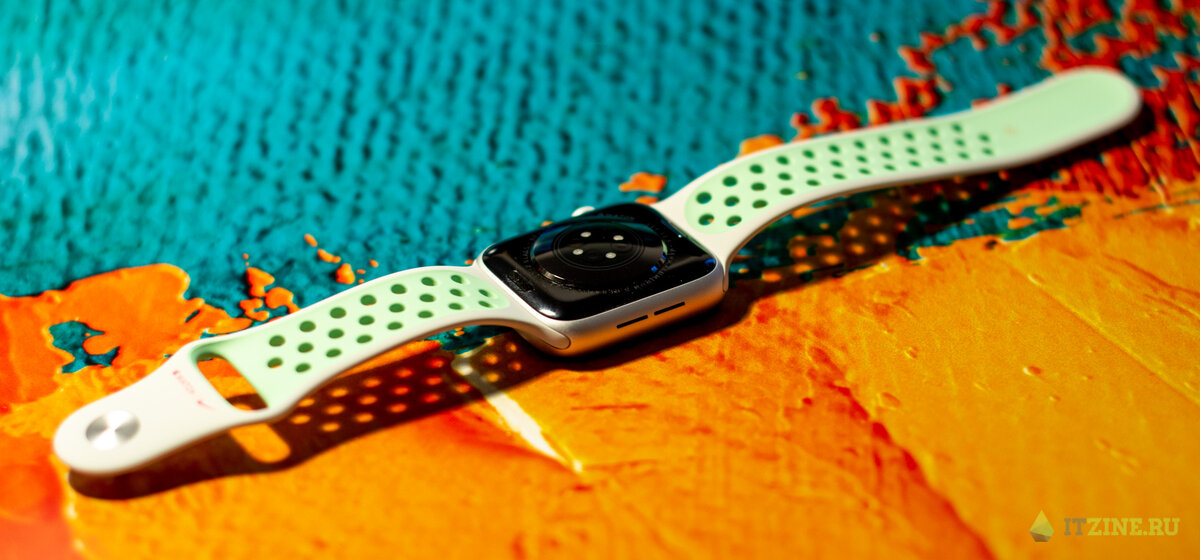 Apple Watch series 6 со спортивным ремешком Nike