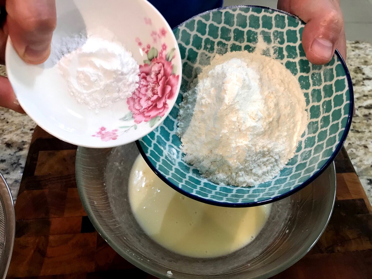 Кекс.  Простой рецепт кекса с изюмом.