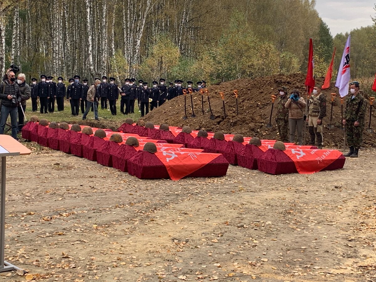 Перезахоронение бойцов ВОВ на Кривцовском мемориале