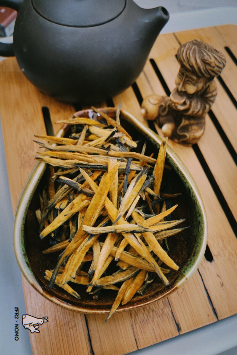 Красный китайский чай, Да Цзинь Чжень Ван — "Большие Золотые Иглы"