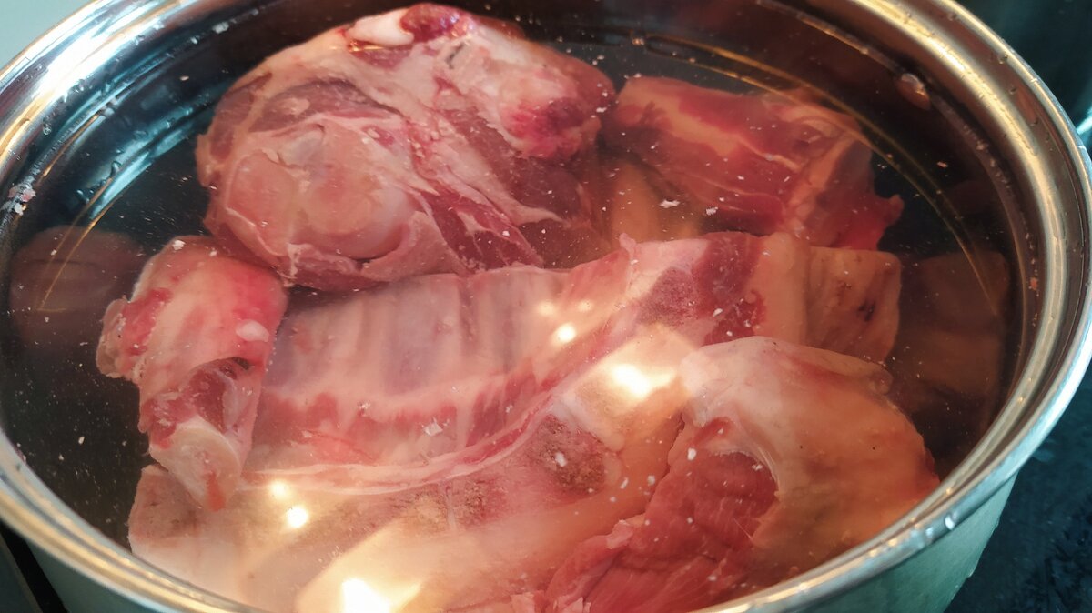У меня здесь рёбра и крупная кость с передней ноги