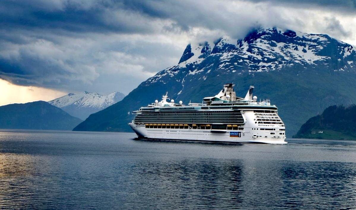 В среднем вес лайнера достигает 130 тысячи тонн