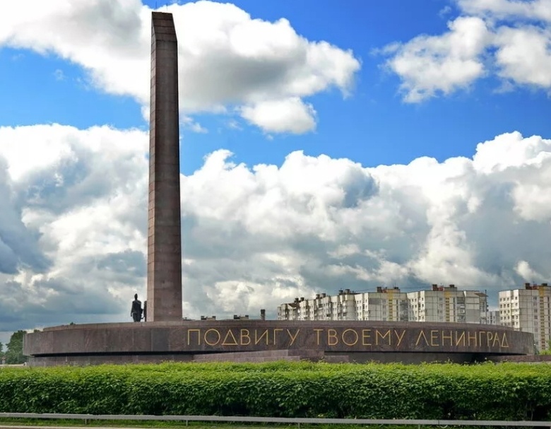 Монумент героическим защитникам Ленинграда