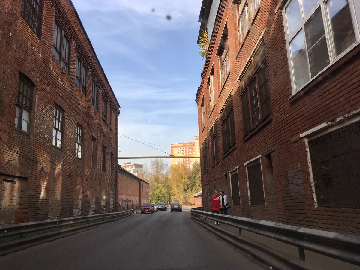 Раньше на фабрике выпускали бумагу и парусину 
