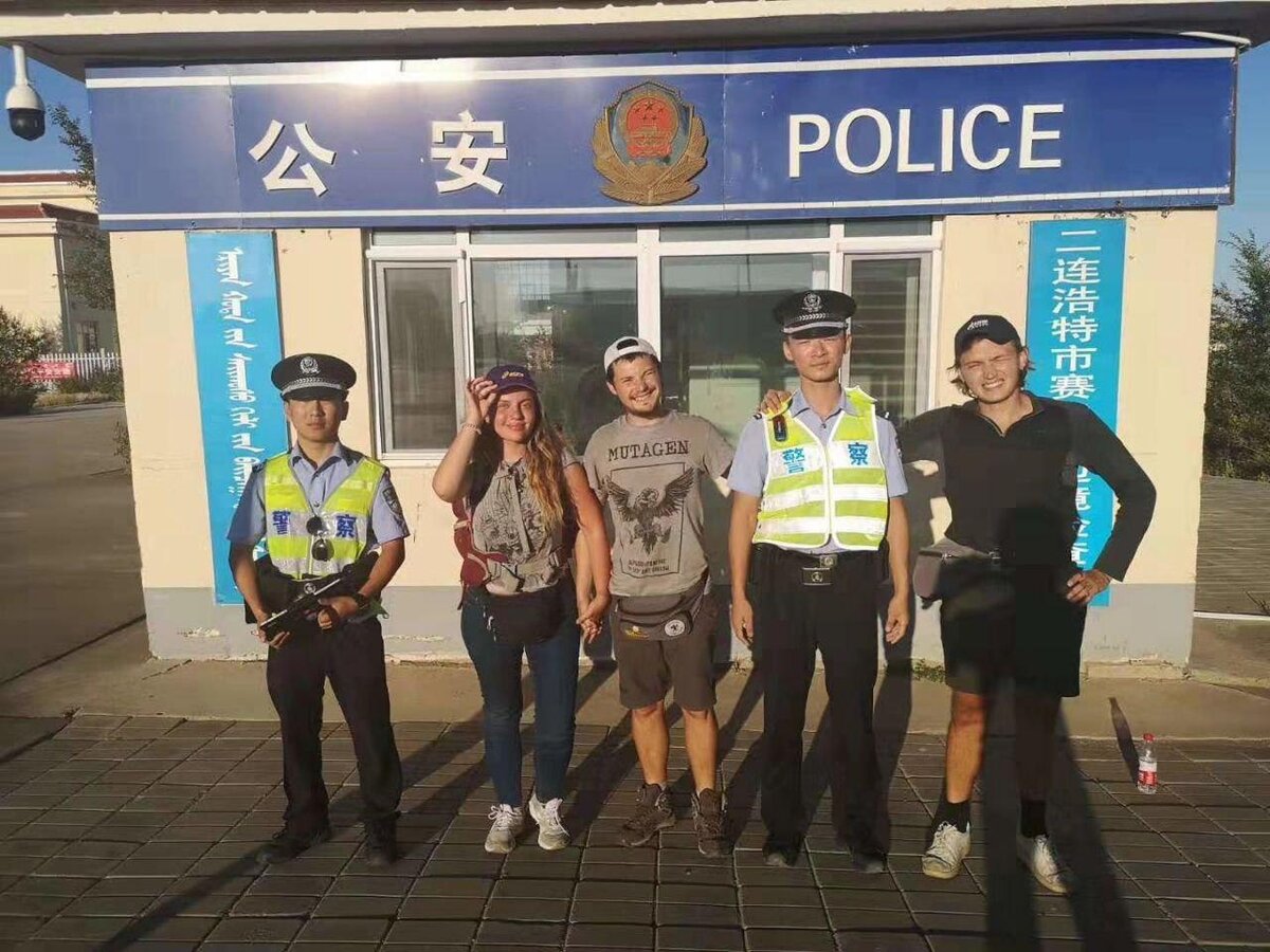 Китайская полиция спешит на помощь 