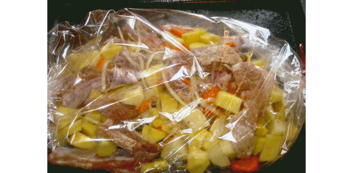 Свиные ребрышки в духовке с картошкой в рукаве: рецепт с видео и фото пошагово | Меню недели