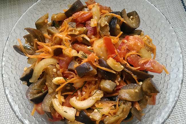 Салат из баклажанов с овощами по-корейски... Фото автора "Кулинарные премудрости".