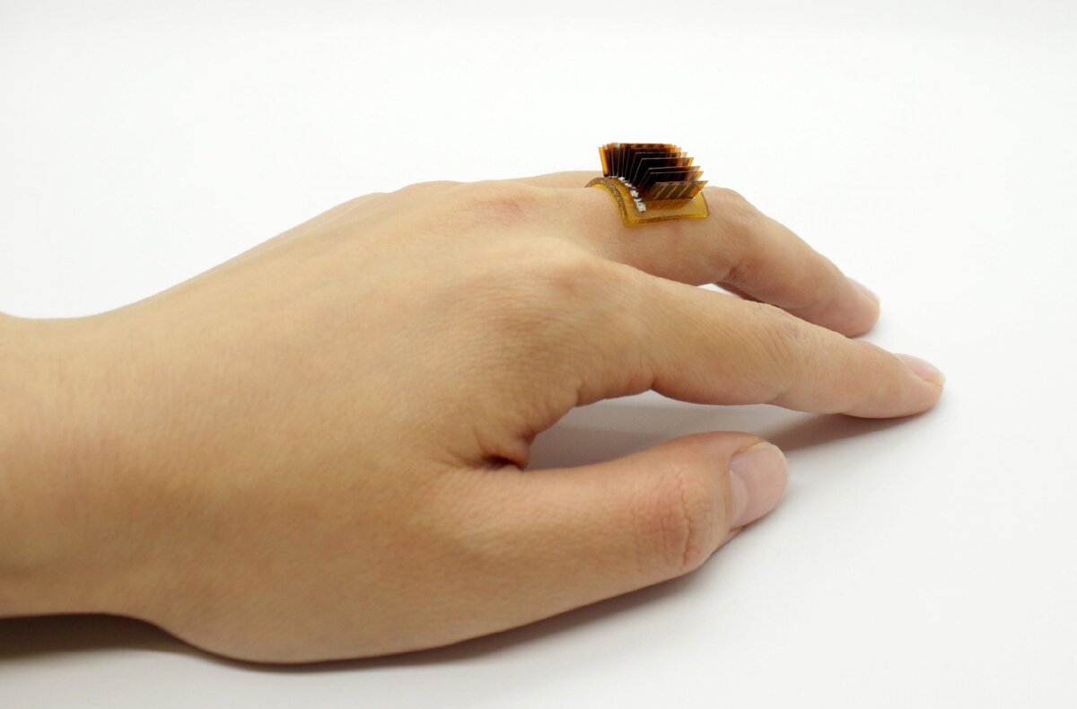 Термоэлектрический генератор, надетый в виде кольца. Источник: Xiao Lab