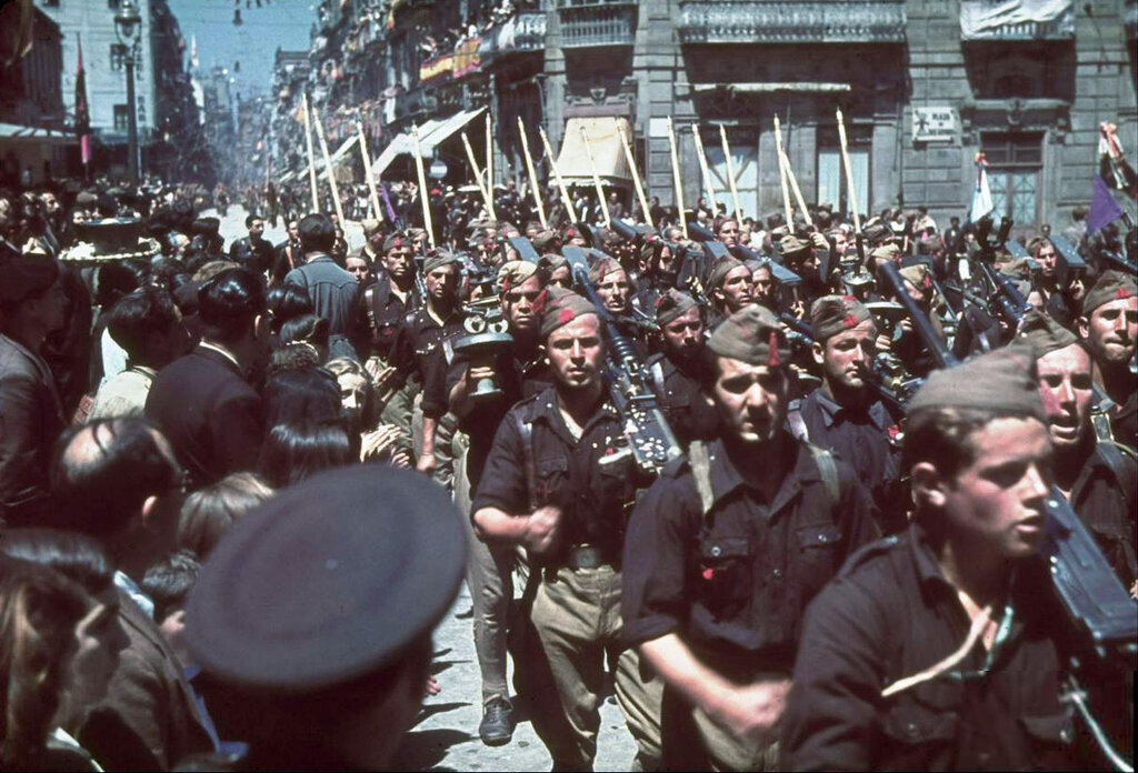 Парад победы франкистов в 1939 году. Источник: https://clck.ru/TSC9L