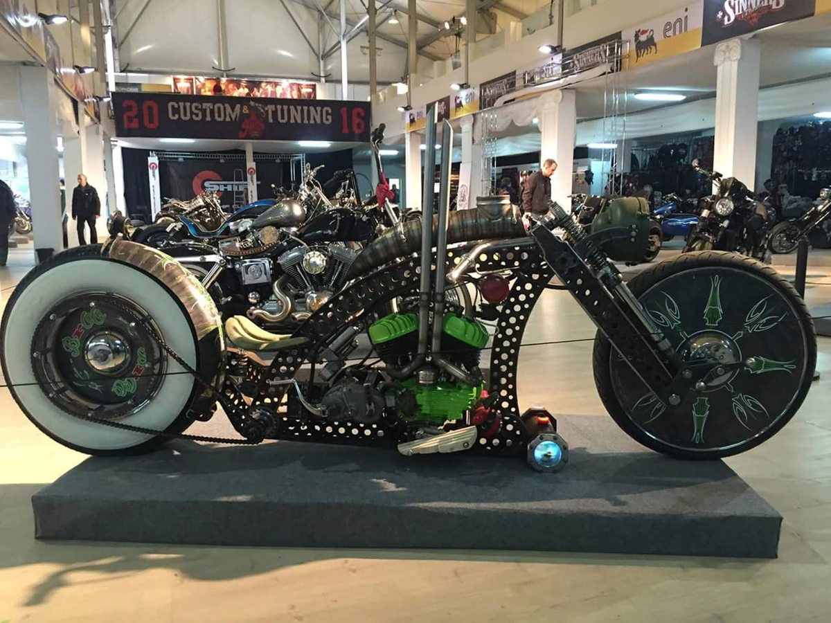 Custom tuning show. Мотовесна 2018. Мотовесна 2024 Москва. Выставка Мотовесна 2024. ПМАС 2021 выставка.