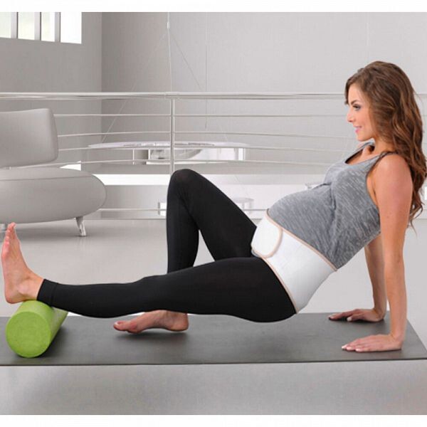 Носить ли бандаж во время занятий фитнесом, зависит от состояния женщины. Если вы привыкли вести активный образ жизни, у вас крепкие мышцы живота и здоровая спина, бандаж вам может и вовсе не понадобиться. Другим женщинам бандаж во время тренировок позволит чувствовать себя увереннее и исключить возможные негативные последствия: так как мышцы будут активно работать, без бандажа могут проявиться боли в спине.