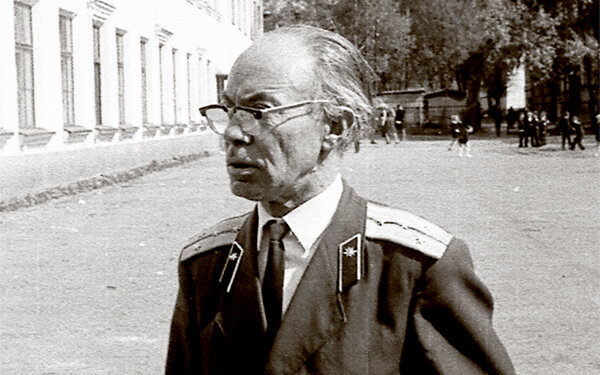 Фото автора. Наш военрук.