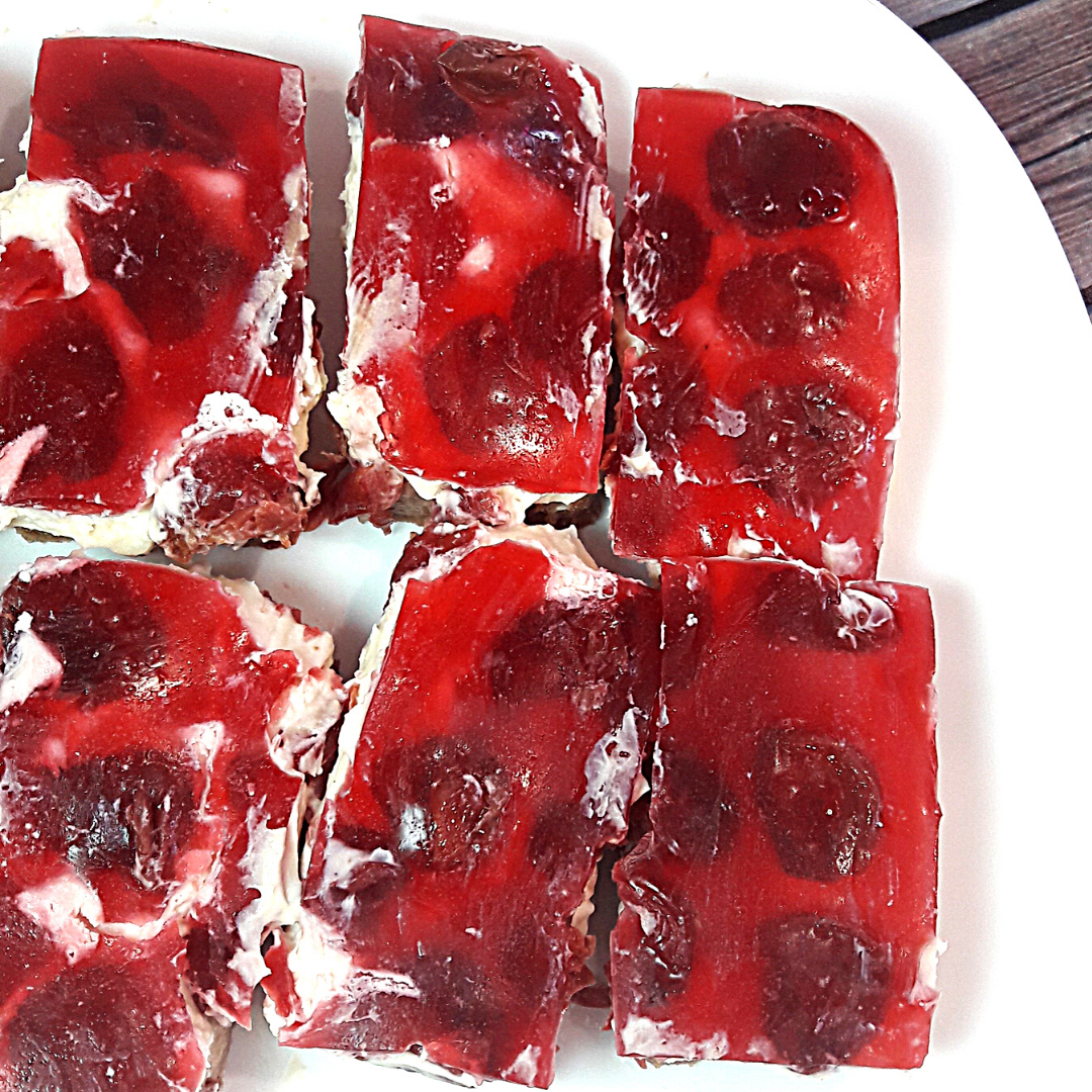 Очень нежные пирожные с вишнями.