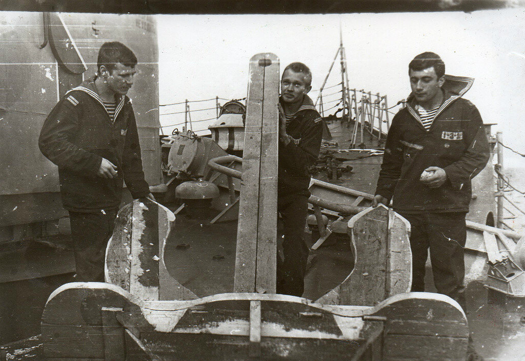 Фото Александра Моренко. Глядя на фото, складывается впечатление, что этот якорь выпилен из дерева?  :)